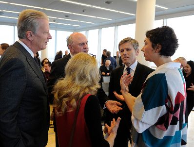 Am 16. Dezember 2015 fand im Ringturm die Nominierungspressekonferenz des &Ouml;sterreichischen Filmpreises statt. Im Bild (v.l.n.r.) Vizekanzler und Bundesminister Reinhold Mitterlehner, Kathrin Zechner, Fernsehdirektorin des ORF, Erwin Pr&ouml;ll, Landeshauptmann von Nieder&ouml;sterreich, Kunst- und Kulturminister Josef Ostermayer und Ursula Strauss, Pr&auml;sidentin der Akademie des &Ouml;sterreichischen Films. 