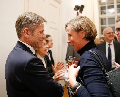 Am 21. J&auml;nner 2016 er&ouml;ffnete Kunst- und Kulturminister Josef Ostermayer (l.) den Neujahrsempfang im MuseumsQuartier. Im Bild mit mumok-Direktorin Karola Kraus (r.).