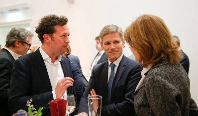 Am 21. J&auml;nner 2016 er&ouml;ffnete Kunst- und Kulturminister Josef Ostermayer (m.) den Neujahrsempfang im MuseumsQuartier. Im Bild mit der Direktorin des Technischen Museums Gabriele Zuna-Kratky (r.) und dem Autor Benedikt F&ouml;ger (l.).