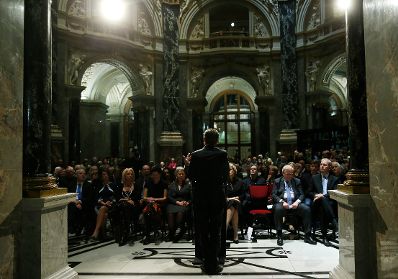 Am 7. M&auml;rz 2016 er&ouml;ffnete Kunst- und Kulturminister Josef Ostermayer die Ausstellung &quot;Feste feiern&quot; im Kunsthistorischen Museum.