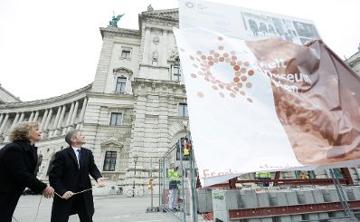 Am 8. Februar 2016 fand der symbolische Spatenstich f&uuml;r das neue Weltmuseum Wien statt. Im Bild Kunst- und Kulturminister Josef Ostermayer (r.) mit der Generaldirektorin des Kunsthistorischen Museums Sabine Haag (l.).