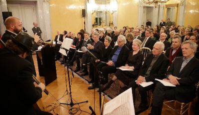 Am 27. J&auml;nner 2016 fand die &Uuml;berreichung des &Ouml;sterreichischen Kunstpreises 2015 durch Bundespr&auml;sident Heinz Fischer und Kunst- und Kulturminister Josef Ostermayer in der Pr&auml;sidentschaftskanzlei statt.