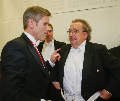 Am 4. Februar 2016 besuchte Kanzleramtsminister Josef Ostermayer (l.) den Wiener Opernball. Im Bild mit Kammers&auml;nger Alfred &Scaron;ramek (r.).