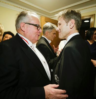 Am 4. Februar 2016 besuchte Kanzleramtsminister Josef Ostermayer (r.) den Wiener Opernball. Im Bild mit dem Asyl-Koordinator Christian Konrad (l.).