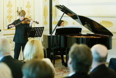 Am 9. Februar 2016 &uuml;berreichte Kunst- und Kulturminister Josef Ostermayer die Urkunde, mit der Peter Pelinka der Berufstitel Professor verliehen wurde.