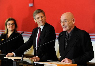 Am 12. Februar 2016 nahm Kunst- und Kulturminister Josef Ostermayer an einer Pressekonferenz bez&uuml;glich der &Uuml;bergabe des Nachlasses des verstorbenen &ouml;sterreichischen Architekten Hans Hollein zur Erweiterung der Architektursammlung des MAK teil. Im Bild (v.l.n.r.) Lilli Hollein, Tochter von Hans Hollein, Kunst- und Kulturminister Josef Ostermayer und der Direktor des Architekturzentrum Wien Dietmar Steiner. 