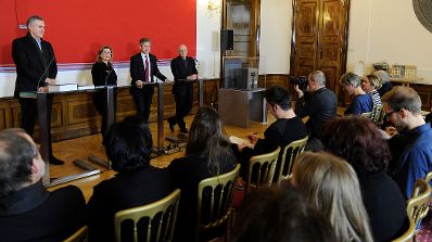 Am 12. Februar 2016 nahm Kunst- und Kulturminister Josef Ostermayer an einer Pressekonferenz bez&uuml;glich der &Uuml;bergabe des Nachlasses des verstorbenen &ouml;sterreichischen Architekten Hans Hollein zur Erweiterung der Architektursammlung des MAK teil. Im Bild (v.l.n.r.) MAK-Direktor Christoph Thun-Hohenstein, Lilli Hollein, Tochter von Hans Hollein, Kunst- und Kulturminister Josef Ostermayer und der Direktor des Architekturzentrum Wien Dietmar Steiner. 