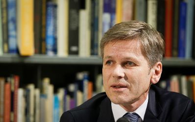 Am 17. Februar 2016 sprach Kunst- und Kulturminister Josef Ostermayer (im Bild) bei der Pressekonferenz anl&auml;sslich der Pr&auml;sentation von Angelika Fitz als zuk&uuml;nftige Direktorin des Architekturzentrums Wien.