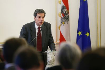 Am 26. Februar 2016 &uuml;berreichte Kunst- und Kulturminister Josef Ostermayer die Staatspreise &bdquo;Sch&ouml;nste B&uuml;cher &Ouml;sterreichs 2015&ldquo; im Bundeskanzleramt. Im Bild der Moderator Michael Freund.