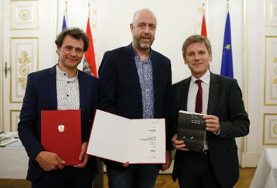 Am 26. Februar 2016 &uuml;berreichte Kunst- und Kulturminister Josef Ostermayer die Staatspreise &bdquo;Sch&ouml;nste B&uuml;cher &Ouml;sterreichs 2015&ldquo; im Bundeskanzleramt.
