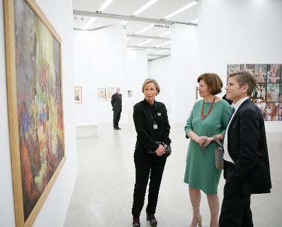 Am 3. M&auml;rz 2016 er&ouml;ffnete Kunst- und Kulturminister Josef Ostermayer (r.) die Ausstellung &quot;K&ouml;rper, Psyche und Tabu&quot; im Museum moderner Kunst Wien. Im Bild mit Kuratorin Eva Badura-Triska (m.) und mumok-Direktorin Karola Kraus (l.).
