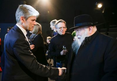 Am 3. M&auml;rz 2016 er&ouml;ffnete Kunst- und Kulturminister Josef Ostermayer (l.) die Ausstellung &quot;K&ouml;rper, Psyche und Tabu&quot; im Museum moderner Kunst Wien. Im Bild mit K&uuml;nstler Hermann Nitsch (r.).