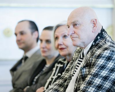 Am 9. M&auml;rz 2016 &uuml;berreichte Kunst- und Kulturminister Josef Ostermayer das Goldene Ehrenzeichen f&uuml;r Verdienste um die Republik &Ouml;sterreich an Peter Sengl (r.).