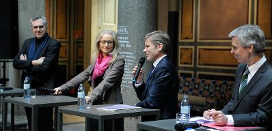 Am 16. M&auml;rz 2016 gab Kunst- und Kulturminister Josef Ostermayer eine Pressekonferenz zur Bestellung der wissenschaftlichen und kaufm&auml;nnischen Direktion des Museum f&uuml;r Angewandte Kunst 2016 bis 2021. Im Bild (v.l.n.r.) MAK-Direktor Christoph Thun-Hohenstein, kaufm&auml;nnische Gesch&auml;ftsf&uuml;hrerin des MAK Teresa Mitterlehner-Marchesani, Kunst- und Kulturminister Josef Ostermayer und MAK-Kuratoriumsvorsitzender Johann Sereinig. 