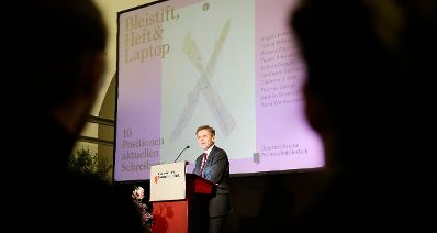 Am 15. April 2016 hielt Kunst- und Kulturminister Josef Ostermayer (im Bild) die Er&ouml;ffnungsansprache bei der Sonderausstellung &quot;Bleistift, Heft und Laptop - 10 Positionen literarischen Schreibens&quot; in der &Ouml;sterreichischen Nationalbibliothek.