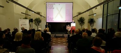 Am 15. April 2016 hielt Kunst- und Kulturminister Josef Ostermayer die Er&ouml;ffnungsansprache bei der Sonderausstellung &quot;Bleistift, Heft und Laptop - 10 Positionen literarischen Schreibens&quot; in der &Ouml;sterreichischen Nationalbibliothek.