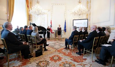 Am 22. April 2016 bestellte der Bundeskanzler Vertreterinnen und Vertreter der Wirtschaft zu Mitgliedern der bei der Bundesanstalt &quot;Statistik &Ouml;sterreich&quot; eingerichteten Wirtschaftskurie. Im Bild Sektionschefin Nicole Bayer.