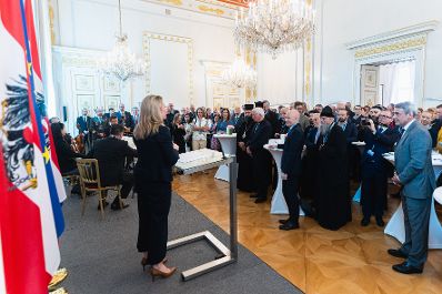 Am 15. April 2024 lud Bundesministerin Susanne Raab (l.) anl&auml;sslich des &bdquo;Empfang zur Osterzeit&ldquo; zahlreiche Vertreter der Kirchen und Religionsgesellschaften in &Ouml;sterreich, ins Bundeskanzleramt ein.