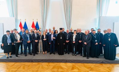 Am 15. April 2024 lud Bundesministerin Susanne Raab (m.l.) anl&auml;sslich des &bdquo;Empfang zur Osterzeit&ldquo; zahlreiche Vertreter der Kirchen und Religionsgesellschaften in &Ouml;sterreich, ins Bundeskanzleramt ein.