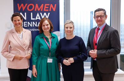 Am 13. September 2024 nahm Bundesministerin Susanne Raab (m.r.) an der Veranstaltung &quot;Women in Law&quot; teil.
