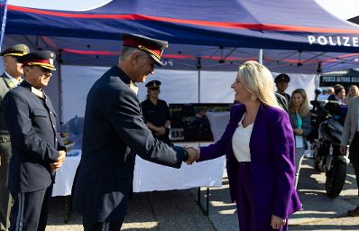 Am 19. September 2024 nahm Bundesministerin Susanne Raab (r.) am 70. Gemeindetag teil.
