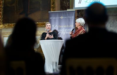 Am 5. November 2024 nahm Bundesministerin Susanne Raab (m.l.) am Gala-Abend der MedienL&Ouml;WINNEN 2024 im Haus der Industrie teil.