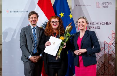 Am 12. November 2024 verlieh Bundesministerin Susanne Raab (r.) im Rahmen des Festaktes des &Ouml;sterreichischen Frauenpreises zwei Staatspreise, einen Lebenswerkpreis und weitere gestiftete Preise.