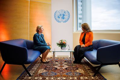 Am 22. November 2024 nahm Bundesministerin Susanne Raab (l.) anl&auml;sslich der Kampagne &bdquo;Orange the World&ldquo; einer weltweiten Aktion &bdquo;16 Tage gegen Gewalt an Frauen&ldquo;, an einer Veranstaltung im Vienna International Centre teil.