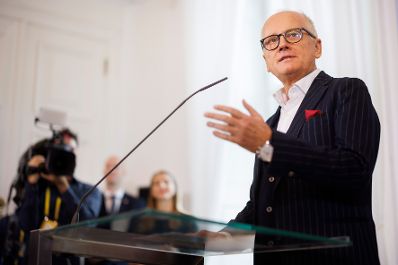 Am 29. November 2024 bestellte Bundesministerin Susanne Raab, Herrn Kurt Faist zum Mitglied der bei der Bundesanstalt &quot;Statistik &Ouml;sterreich&quot; eingerichteten Wirtschaftskurie. Damit hat er das Recht, die Bezeichnung &quot;Kommerzialrat f&uuml;r die Statistik&quot; zu f&uuml;hren.