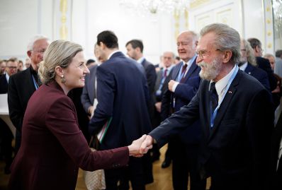 Am 19. Dezember 2024 lud Bundesministerin Susanne Raab (l.) zum Adventempfang.