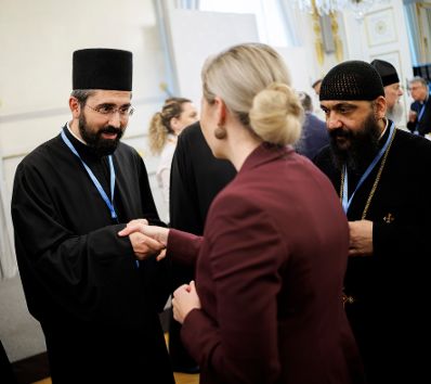 Am 19. Dezember 2024 lud Bundesministerin Susanne Raab (m.) zum Adventempfang.