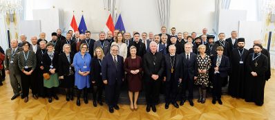 Am 19. Dezember 2024 lud Bundesministerin Susanne Raab (m.) zum Adventempfang.