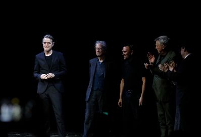 Am 16. Juni 2019 &uuml;berreichte Bundesminister Alexander Schallenberg den Iffland-Ring an Jens Harzer (l.).