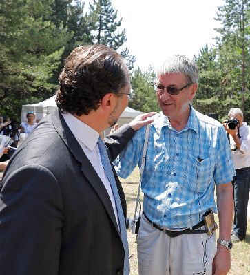 Am 27. Juni 2019 nahm Bundesminister Alexander Schallenberg (l.) an der Gedenkveranstaltung 30 Jahre Fall des Eisernen Vorhangs teil. Im Bild mit dem Fotografen Bernhard Holzner (r.).