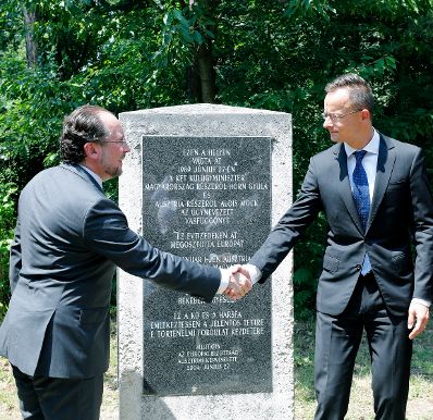 Am 27. Juni 2019 nahm Bundesminister Alexander Schallenberg (l.) an der Gedenkveranstaltung 30 Jahre Fall des Eisernen Vorhangs teil. Im Bild mit dem ungarischen Au&szlig;enminister P&eacute;ter Szijj&aacute;rt&oacute; (r.).