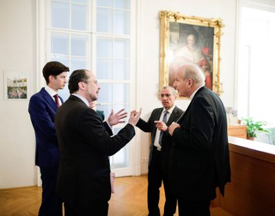 Am 10. Juli 2019 besuchte Bundesminister Alexander Schallenberg (l.) den Erzbischof von Wien, Kardinal Christoph Sch&ouml;nborn (r.).