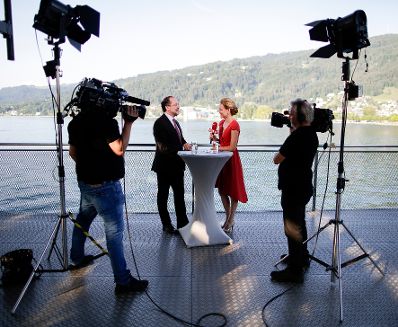 Am 17. Juli 2019 reiste Bundesminister Alexander Schallenberg (l.) anl&auml;sslich der Er&ouml;ffnung der Bregenzer Festspiele nach Bregenz.