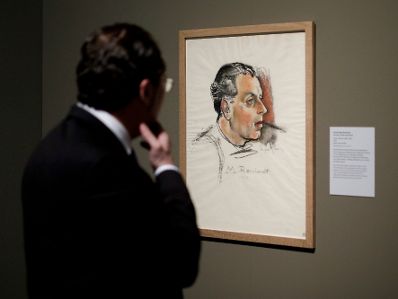 Am 26. Juli 2019 reisten Bundeskanzlerin Brigitte Bierlein und Bundesminister Alexander Schallenberg (im Bild) anl&auml;sslich der Er&ouml;ffnung der Salzburger Festspiele nach Salzburg. Im Bild bei der Besichtigung der Neuen Residenz.