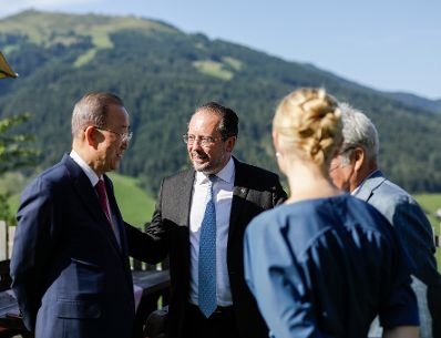 Am 26. August 2019 nahm Bundesminister Alexander Schallenberg (2.v.l.) am Forum Alpbach teil. Im Bild mit Ban Ki-moon (l.) beim High-Level Retreat &ldquo;Promoting the SDGs in Europe&rdquo;.