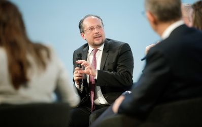 Am 27. August 2019 nahm Bundesminister Alexander Schallenberg am Forum Alpbach teil. Im Bild beim Panel: &bdquo;Brexit: Aufbruch ins Ungewisse&ldquo;.