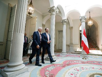 Am 5. September 2019 trifft Bundesminister Alexander Schallenberg (r.) den spanischen Au&szlig;enminister Josep Borrell (l.).