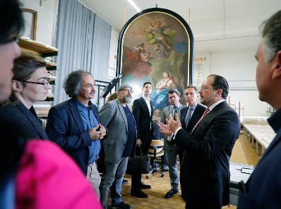 Am 12. September 2019 besuchte Bundesminister Alexander Schallenberg die Restaurationswerkst&auml;tten des Bundesdenkmalamtes.