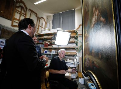 Am 12. September 2019 besuchte Bundesminister Alexander Schallenberg die Restaurationswerkst&auml;tten des Bundesdenkmalamtes.