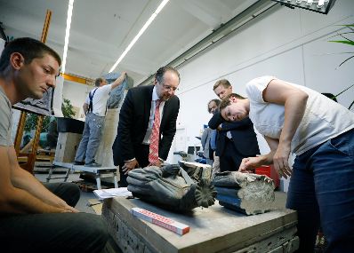 Am 12. September 2019 besuchte Bundesminister Alexander Schallenberg die Restaurationswerkst&auml;tten des Bundesdenkmalamtes.