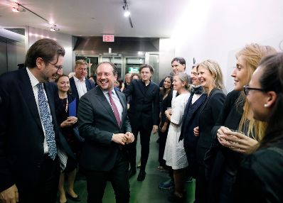 Am 24. September 2019 setzte Bundesminister Alexander Schallenberg seiner Reise anl&auml;sslich der UN-Generalversammlung nach New York fort. Im Bild bei der Er&ouml;ffnung der Ausstellung &bdquo;Resident Alien: Austrian Architects in America&ldquo;.