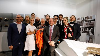 Am 24. September 2019 setzte Bundesminister Alexander Schallenberg seiner Reise anl&auml;sslich der UN-Generalversammlung nach New York fort. Im Bild bei der Er&ouml;ffnung der Ausstellung &bdquo;Resident Alien: Austrian Architects in America&ldquo;.