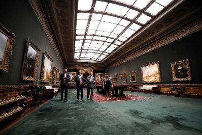 Am 2. Oktober 2019 besuchte Bundesminister Alexander Schallenberg (2.v.l.) New York. Im Bild bei dem Besuch des Museums "The Frick Collection".