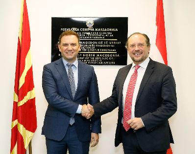 Am 7. Oktober 2019 besuchte Bundesminister Alexander Schallenberg (r.) Skopje. Im Bild bei dem Arbeitsgespr&auml;ch mit Bujar Osmani, Vize-Ministerpr&auml;sident Nordmazedoniens (l.).