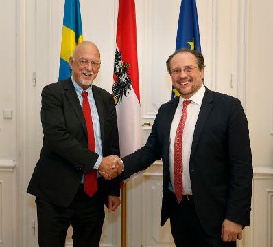 Am 9. Oktober 2019 empfing Bundesminister Alexander Schallenberg (r.) den schwedischen EU-Minister Hans Dahlgren (l.) zu einem Gespr&auml;ch.