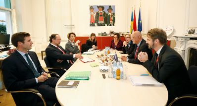 Am 9. Oktober 2019 empfing Bundesminister Alexander Schallenberg (2.v.l.) den schwedischen EU-Minister Hans Dahlgren (2.r.) zu einem Gespr&auml;ch.